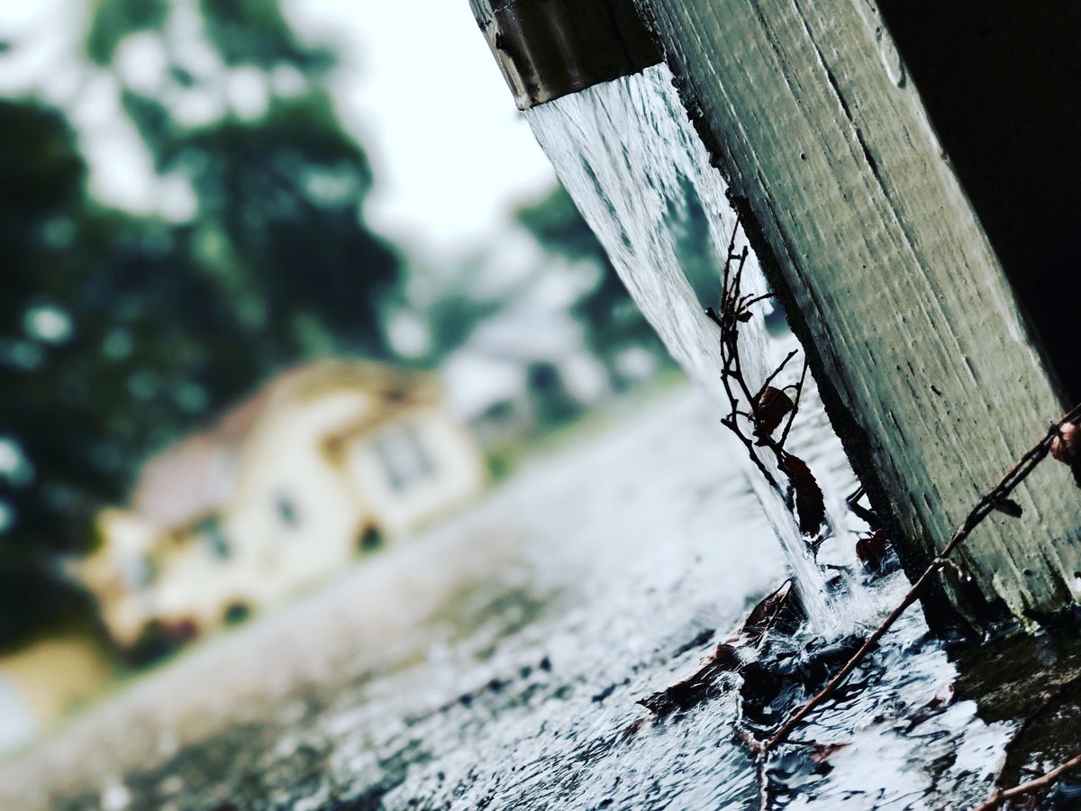 Invernar una piscina en el interior de Alicante: hielo, agua dura y temporada corta
